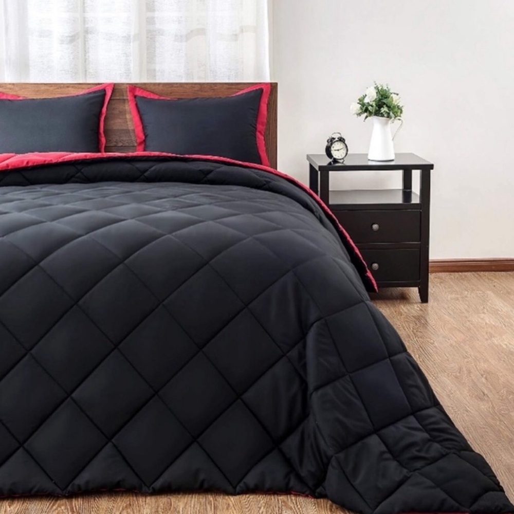 ❤️Reversible Red Comforter Set New ❤️ - Picture 4 of 5
